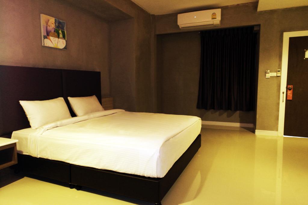 Mila Garden Hotel Roi Et Exterior photo