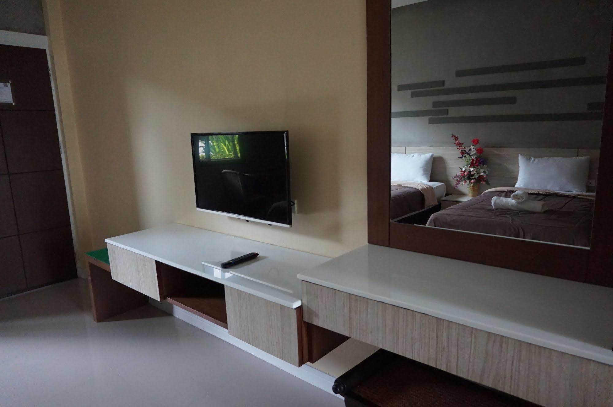 Mila Garden Hotel Roi Et Exterior photo