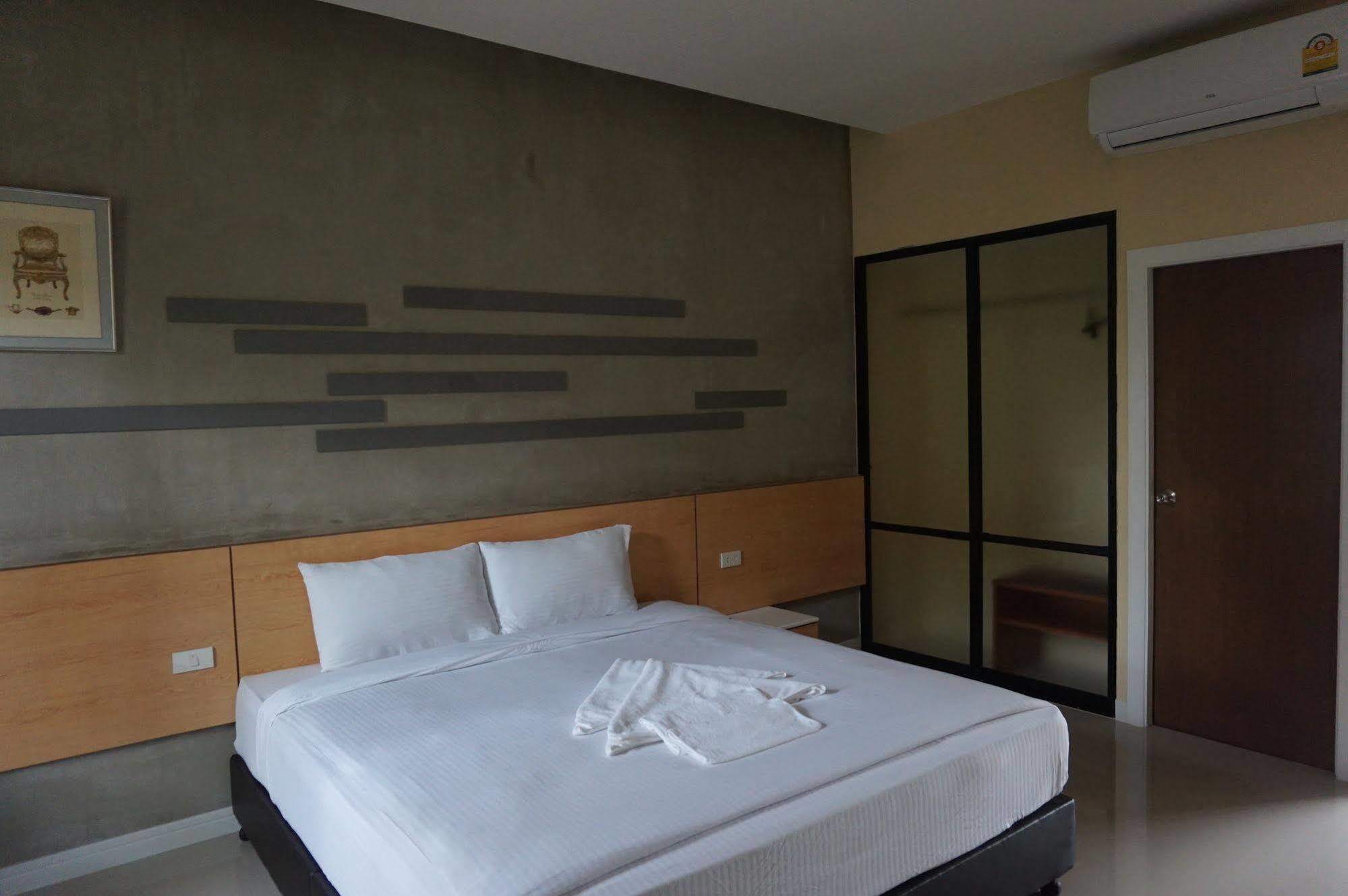 Mila Garden Hotel Roi Et Exterior photo