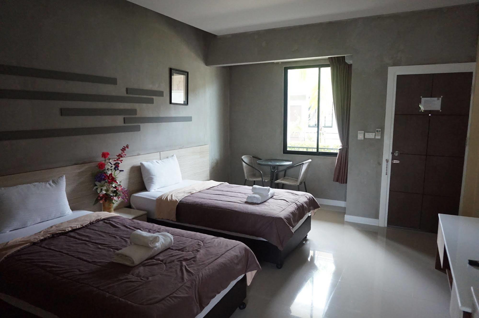 Mila Garden Hotel Roi Et Exterior photo